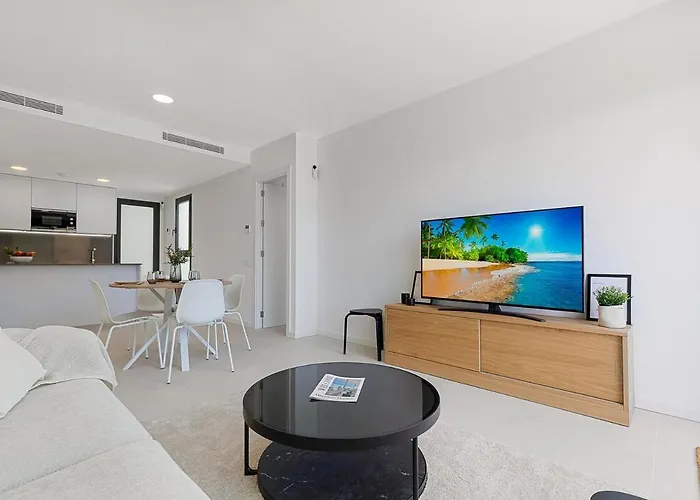 Beautiful New 2bdr Apartment *