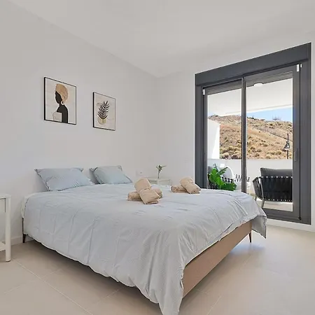 Beautiful New 2bdr *
